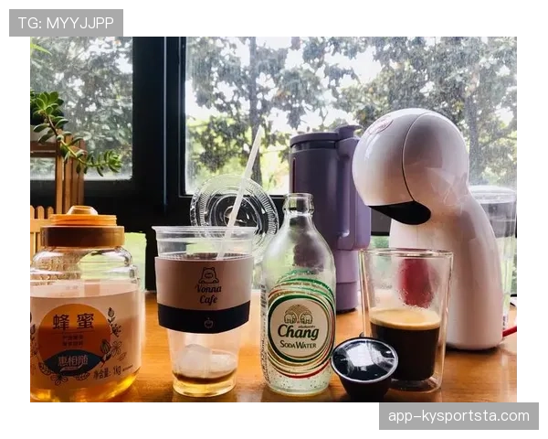 柳雅慧训练完直接啃冰块解渴，这自律狠人连喝水都卡热量？