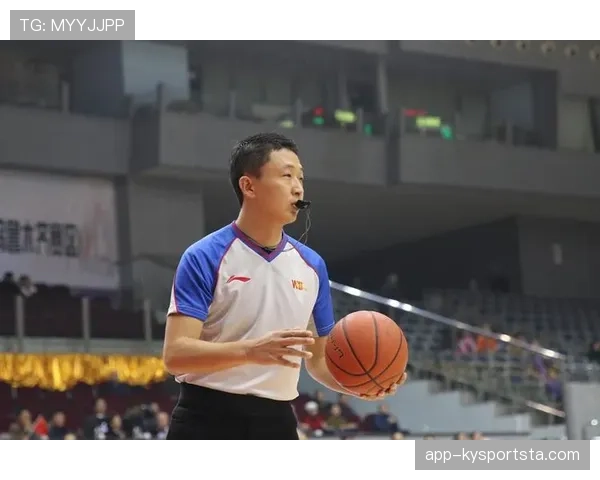 篮球裁判如何精准判断空中的身体对抗与犯规动作